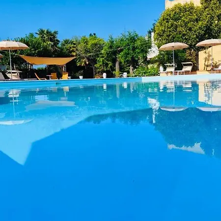 Esmeraldo Hotel apartamentowy 3*