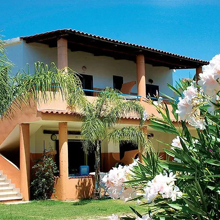 Aparthotel Esmeraldo 3*