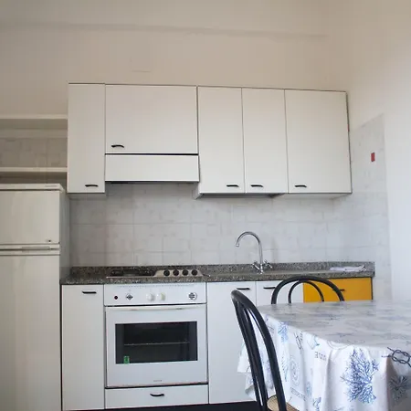 Aparthotel Esmeraldo 3*