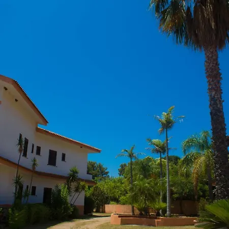 Aparthotel Esmeraldo 3*